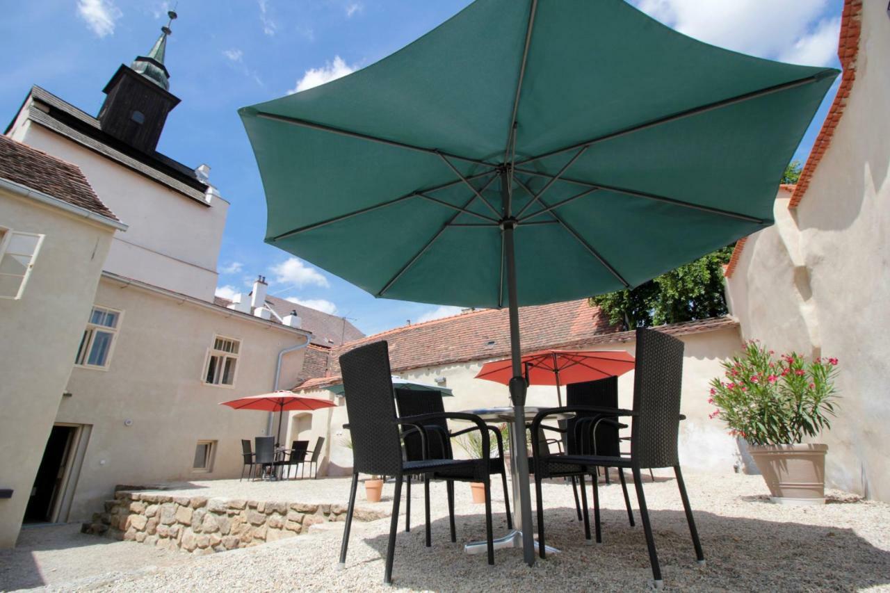 U Dr. Fausta Apartman Slavonice Kültér fotó